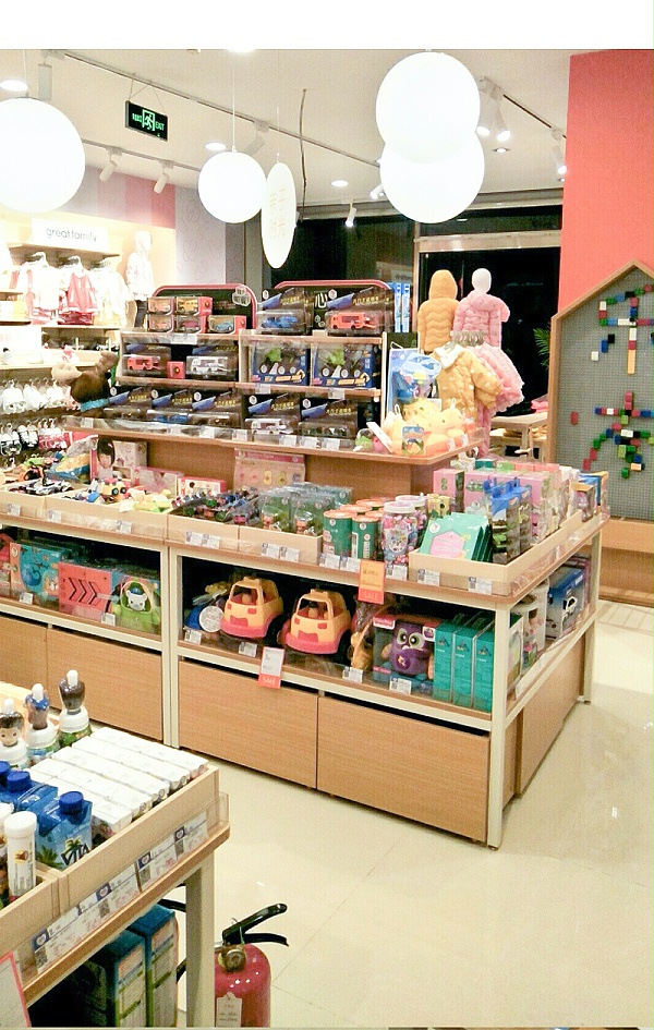 母婴店货架